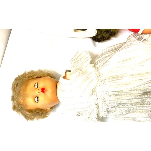 263 - Selection of vintage and later dolls and a cot