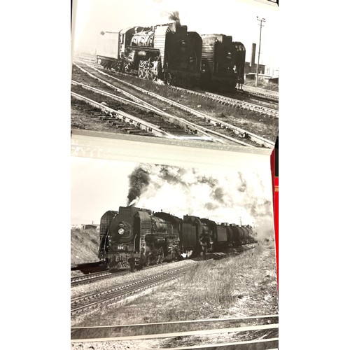 191 - Large selection of train photographs in albums