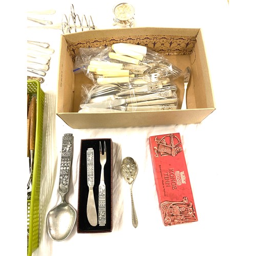 207 - Selection of silver plated cutlery include Norwegian cutlery ab 76 cherub spoons etc