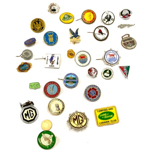 475 - Selection of vintage and later badges Morris Motors Caravan Club etc