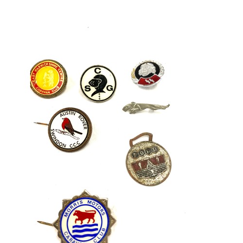 475 - Selection of vintage and later badges Morris Motors Caravan Club etc