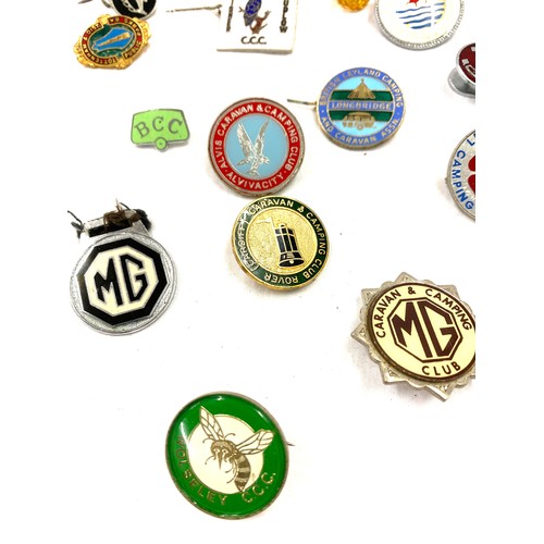 475 - Selection of vintage and later badges Morris Motors Caravan Club etc