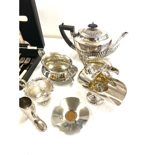 118 - Selection of silver plate to include cased cutlery set etc