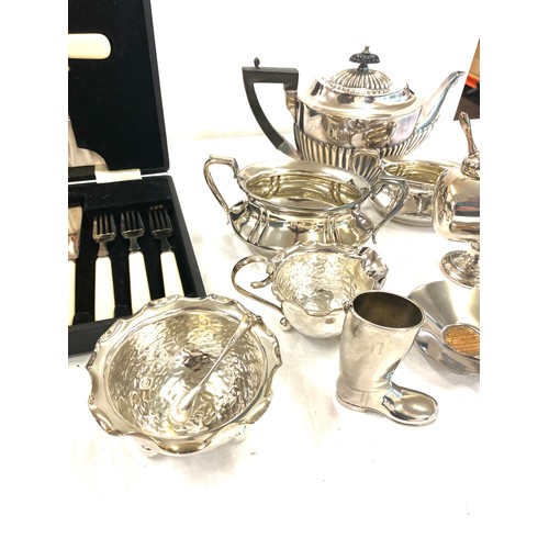 118 - Selection of silver plate to include cased cutlery set etc