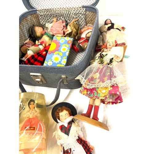 156 - Vanity case of vintage dolls