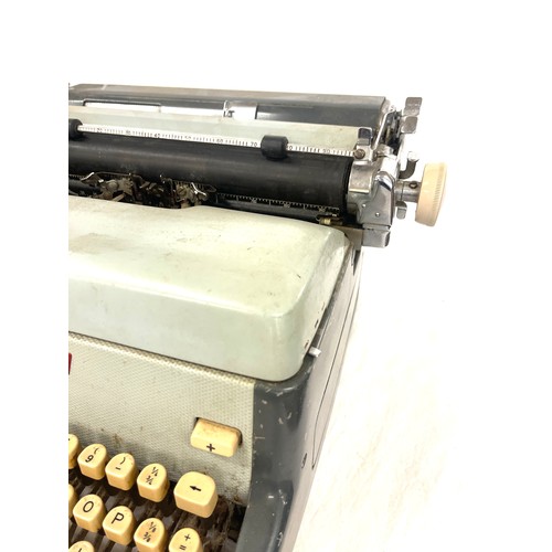 237 - Antique Royal typewriter