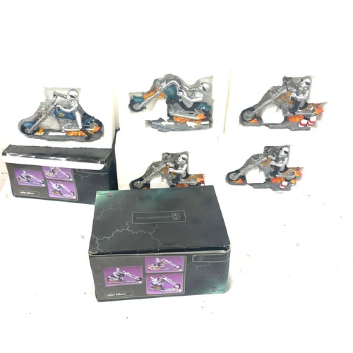 83 - 7 eXtraterrestrial Alien bikers boxed