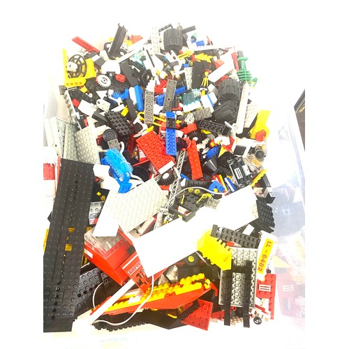 232 - Large selection of assorted lego