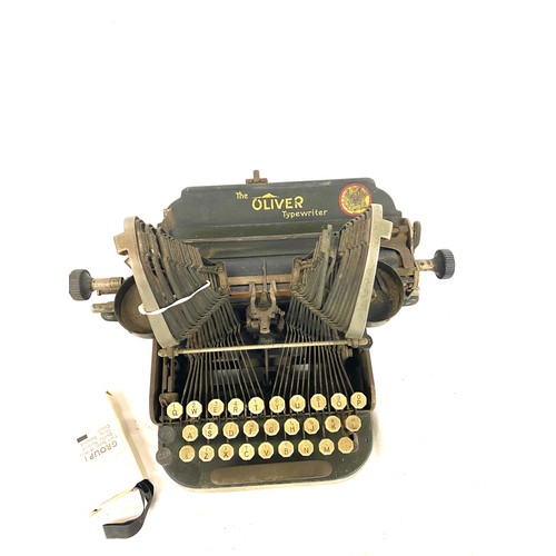 223 - The Oliver Standard Visible writer number 3 type writer (batwing)