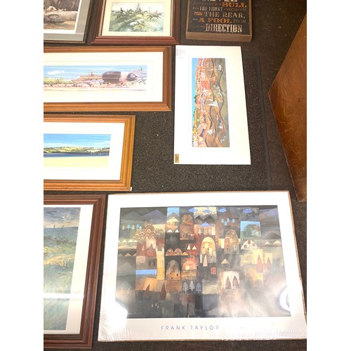 195 - Selection of 11 assorted pictures, 9 are framed