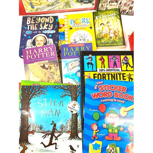 414 - Large selection of assorted books to inlcude world war books, childrens books, games etc