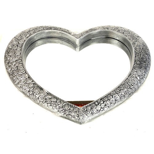 85 - Heart shaped resin wall hanging mirror 26