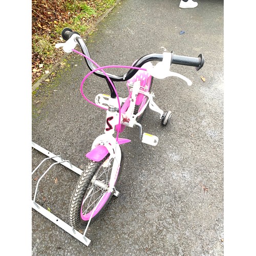 100R - Girls Sophia bike with stabilisers