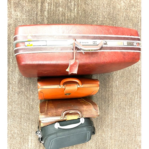 331 - Selection of vintage briefcases and handbags