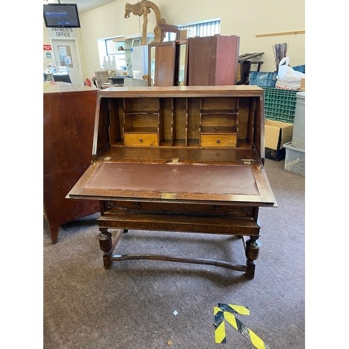 367 - 1930s oak bureau measures approx 44