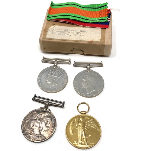 421 - ww1 & ww2 medal group ww1 pair named 266220 pte c.w.keeves oxf & bucks l.i boxed ww2 medals named on... 