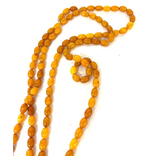 556 - Vintage long amber bead necklace, approximate weight of necklace 89g, approximate length 250cm