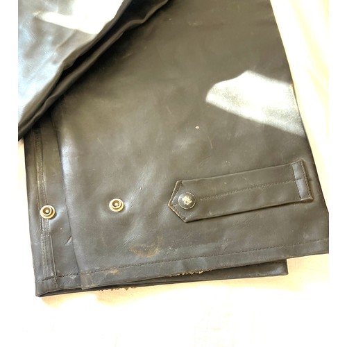 87 - Pair of mens leather biker trousers size 29