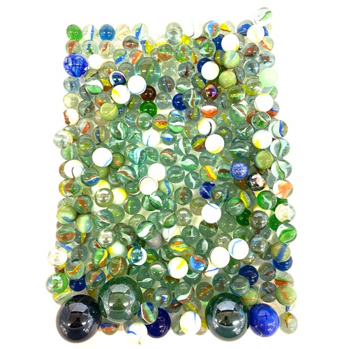 66 - Laege selection vintage marbles