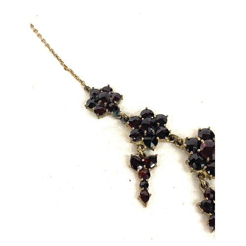 542 - Silver gilt garnet necklace