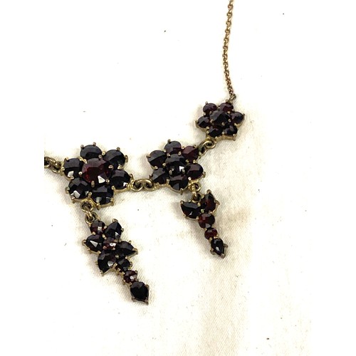 542 - Silver gilt garnet necklace