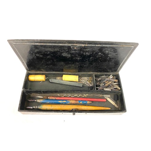 565 - Vintage wooden oriental design pen box, with contents