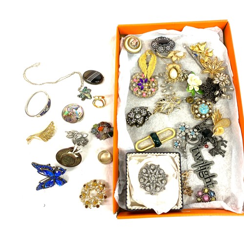 552 - Selection ladies costume jewellery together with some silver brooches