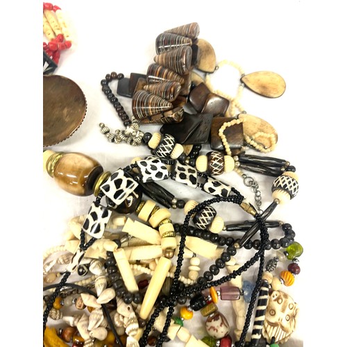 553 - Selection of vintage bead necklaces etc