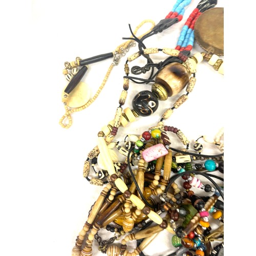 553 - Selection of vintage bead necklaces etc