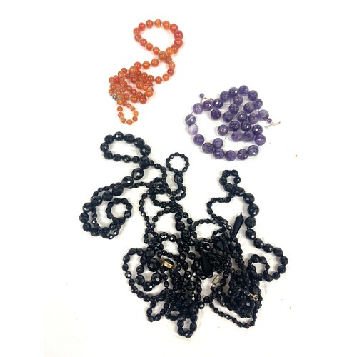 559 - Selection of ladies vintage beads