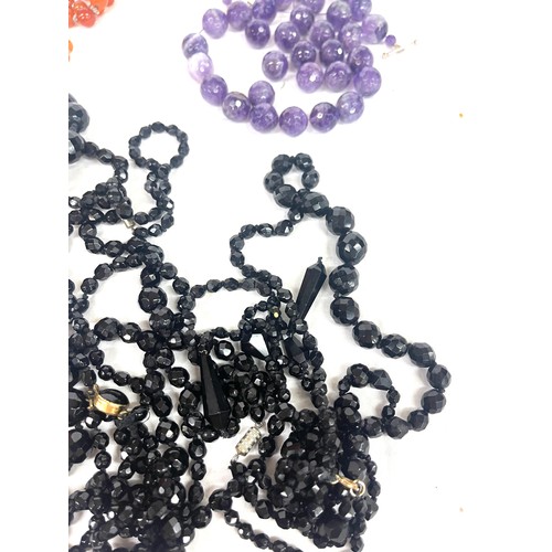 559 - Selection of ladies vintage beads