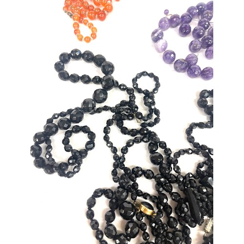 559 - Selection of ladies vintage beads