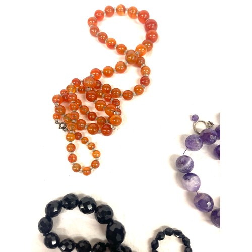 559 - Selection of ladies vintage beads