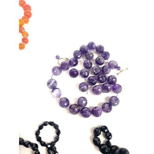 559 - Selection of ladies vintage beads