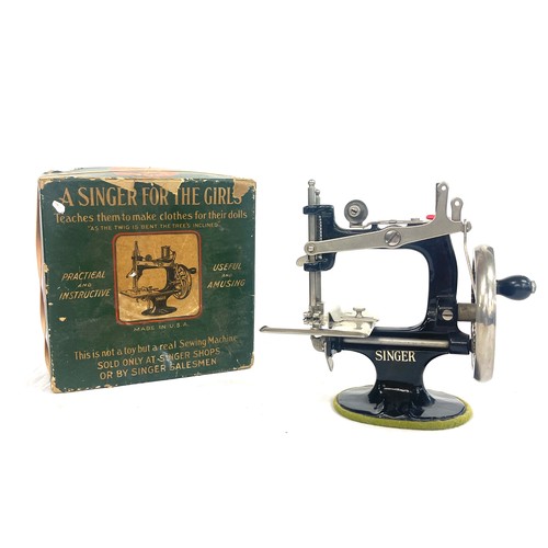 564 - Vintage Singer for the girls sewing machine, with box lid