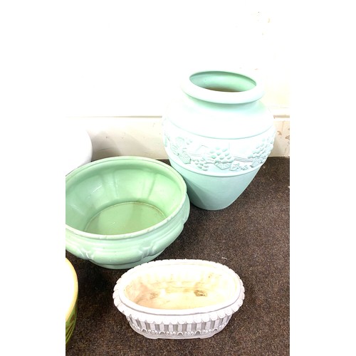 45 - Selection of garden pots/ planters etc