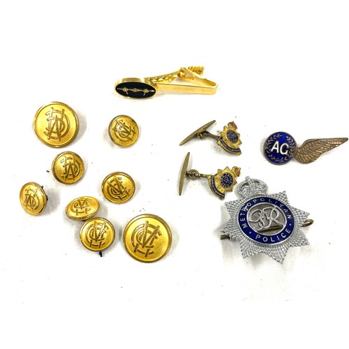 532 - Selection of collectable pieces to include Police badge, police cufflinks , buttons etc