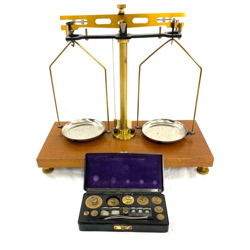 94 - Set vintage scales and weights