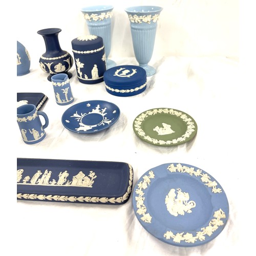 90 - Large selection of Wedgwood Jasperware etc