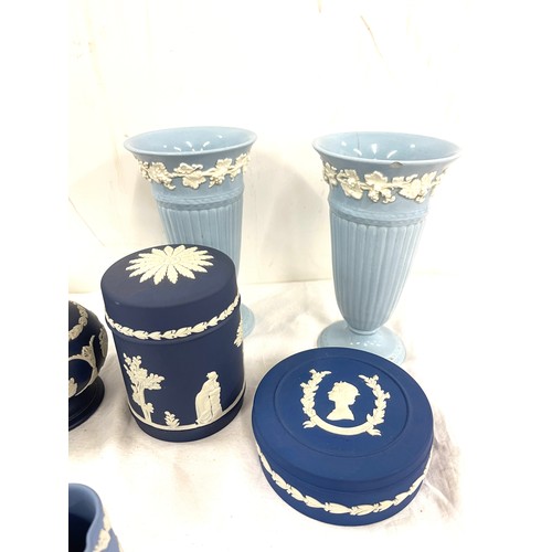 90 - Large selection of Wedgwood Jasperware etc