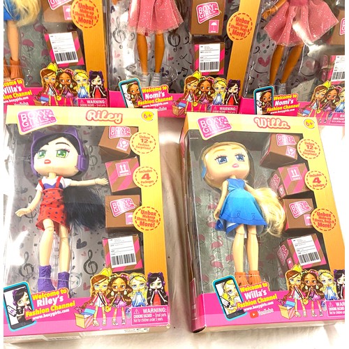 83 - 5 Boxes of brand new boxy girls by Jay play, 2 x willa 2 x Nomi 1 Riley