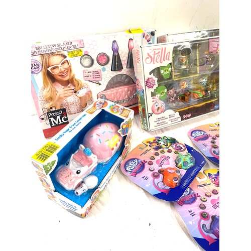 152 - Brand new in boxes 2 Angry Birds Stella, 5 ritzy rollers, 2 flipper zoo and 1 project mc2 nail set