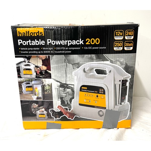 116 - Halfords portable power battery pack, working order