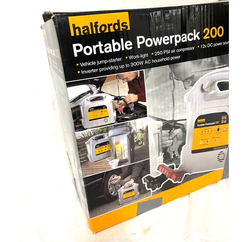 116 - Halfords portable power battery pack, working order