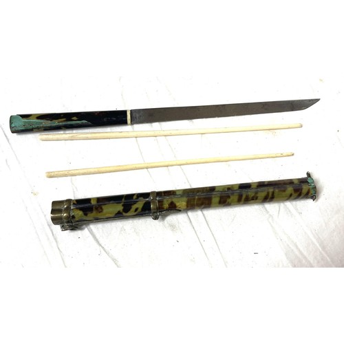 560 - Antique Japanese chopsticks and knife in original green tortoiseshell case (Trousse)