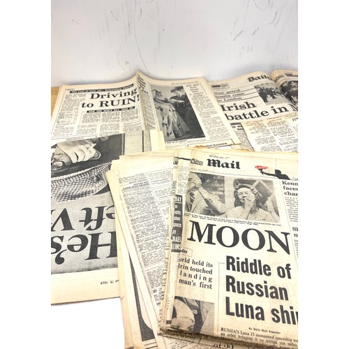 157 - Moon landing newspapers