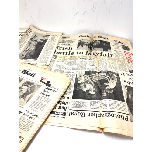 157 - Moon landing newspapers