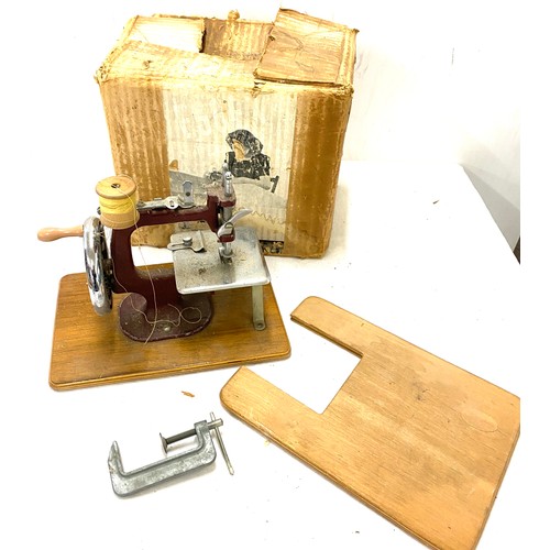 128 - The Essex miniature sewing machine, with original damaged box