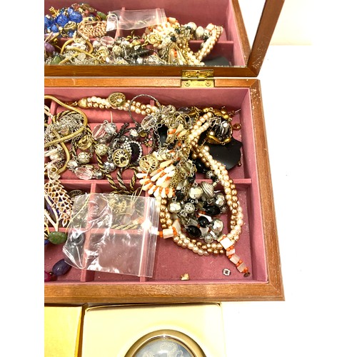 162 - Large selection of ladies costume jewellery in a jewellery box