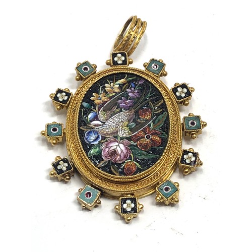 161 - A superb quality antique, solid 18 carat gold pendant; beautifully Set with a stunning, finely craft... 